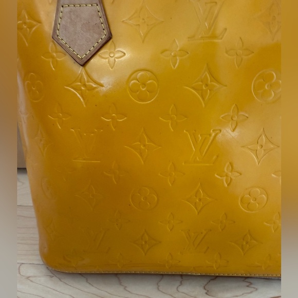 Louis Vuitton Vernis Yellow Monogram Bag - Picture 16 of 16